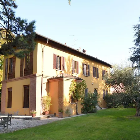 Casa vacanze Elegant In With Garden And Pool