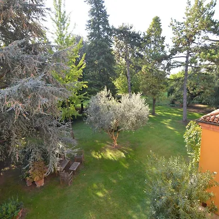 Elegant In With Garden And Pool Casa vacanze