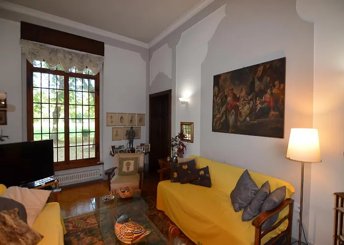 Elegant In With Garden And Pool