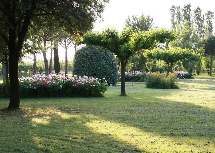 Elegant In With Garden And Pool Hébergement de vacances *