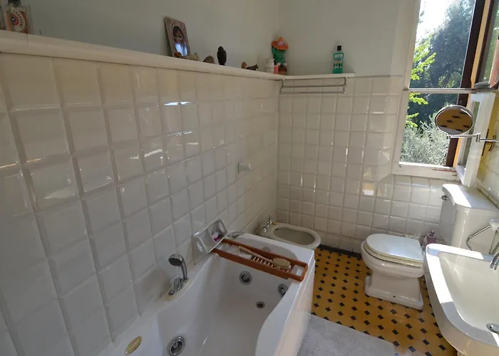 Hébergement de vacances Elegant In With Garden And Pool *