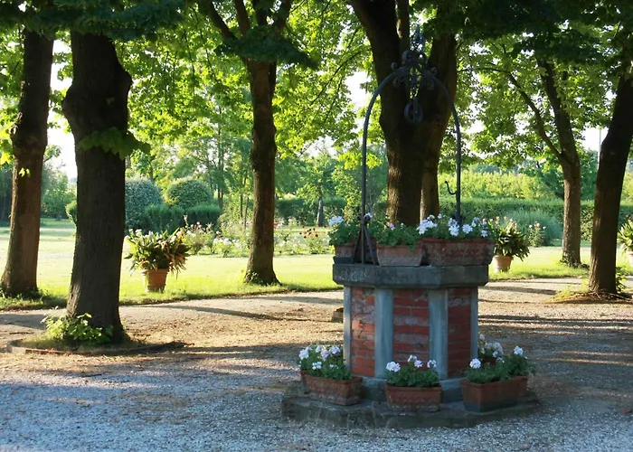 Elegant In With Garden And Pool Hébergement de vacances *