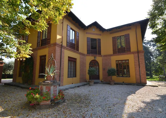 Elegant In With Garden And Pool