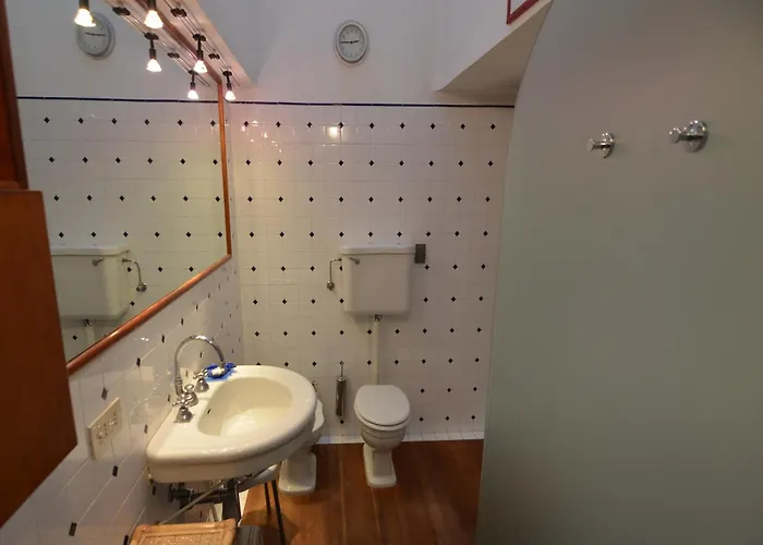 펜션 Elegant In With Garden And Pool