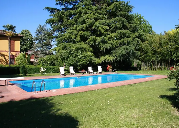 Hébergement de vacances Elegant In With Garden And Pool *
