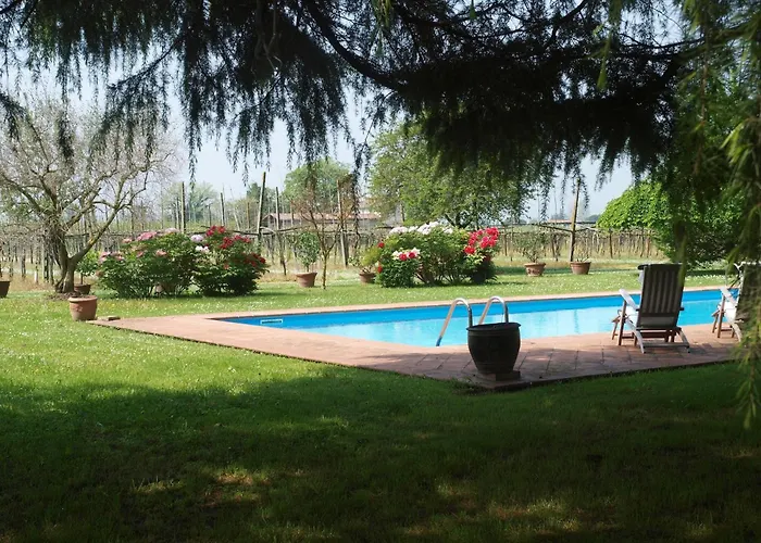 Hébergement de vacances Elegant In With Garden And Pool